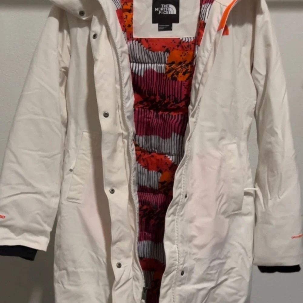 The North Face White and Orange Ski Jacket with High Collar - Picture 2 of 3